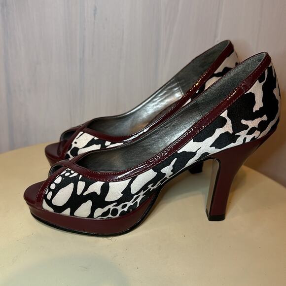 Madden Girl Platform Pumps. Black and white with red accent Zebra - Picture 6 of 10